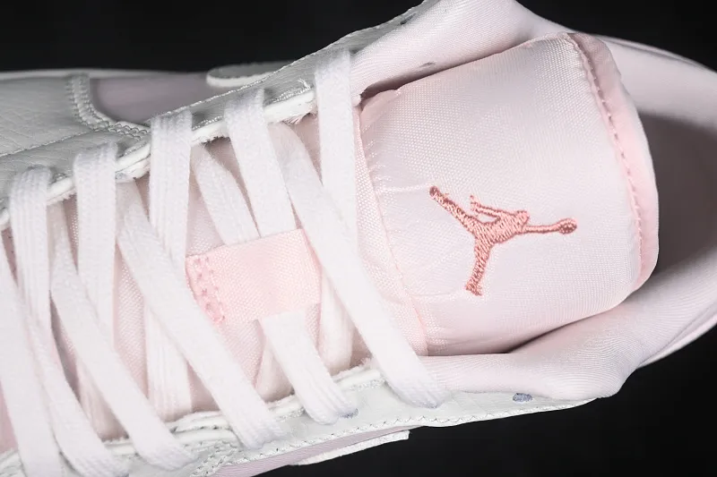 All categories Air Jordan Jordan series basketball shoes Air Jordan 1 Low G version pure original Air Jordan 1 Low AJ1 Joe 1 Sakura pink low-top retro culture basketball shoes IH0823-611